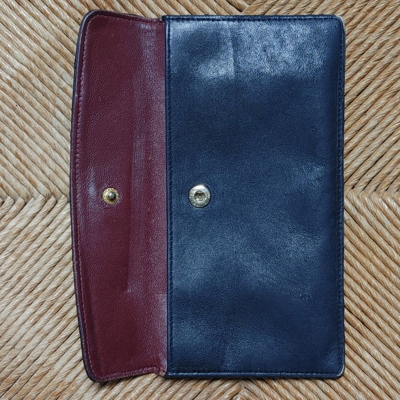 Vintage CHANEL Navy Quilted Leather Wallet - Picture 9 of 17